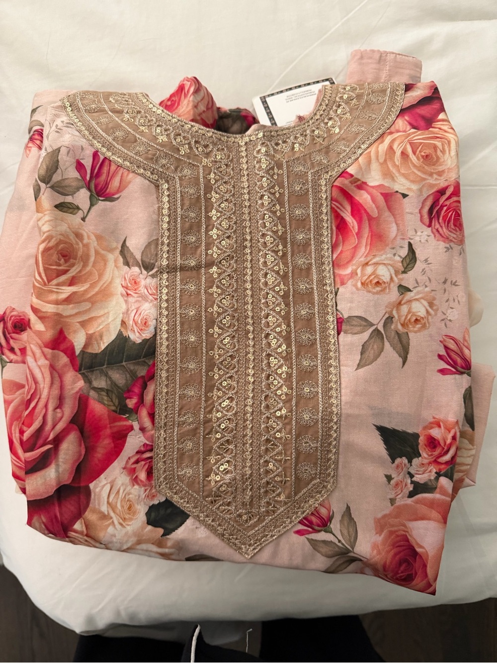 Embroidered Floral Pink 3 piece lawn suit with Gold Detailing
